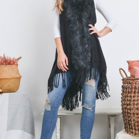 Knit Sweater Vest / Shawl /Cover up with faux fur - Picture 2 of 7